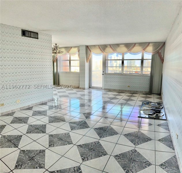 Condo for sale at Winston Towers 1715