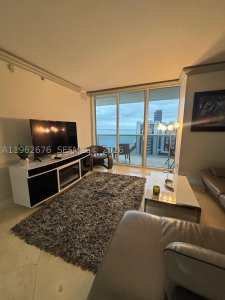 Aluguel de apartamento no Beach Club Two 2004