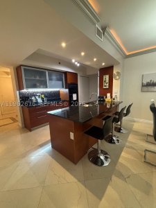 Aluguel de apartamento no Beach Club Two 2004