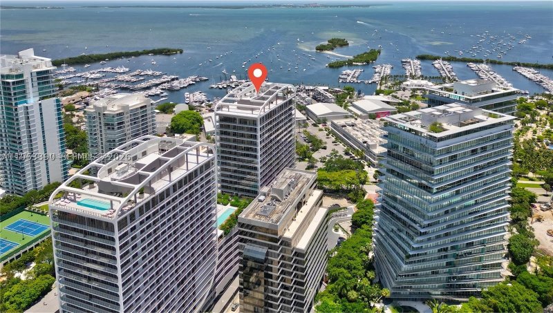 Comprar apartamento en MR. C Residences 706