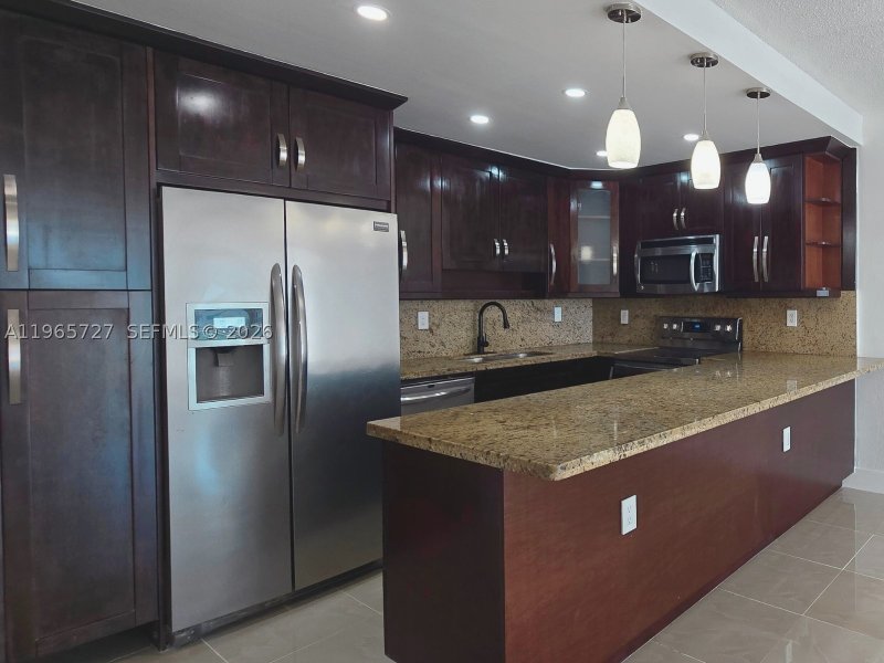 Apartment for rent at Ocean View 1002