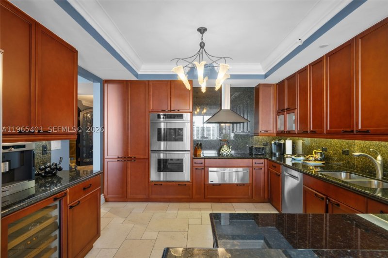 Condo for sale at Peninsula I 1505