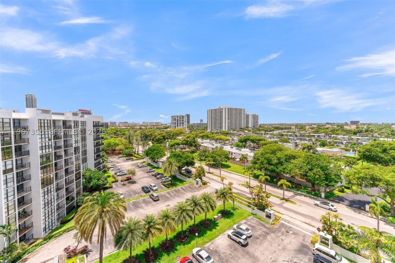 Apartment for rent at Oceanview Park 1007