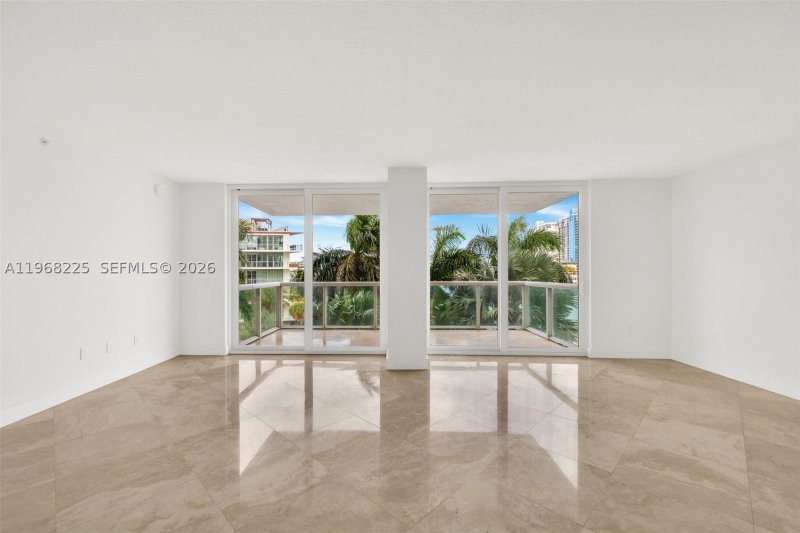 Condo for sale at Grand Venetian 403