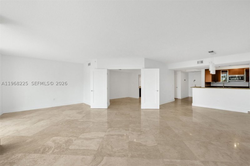 Condo for sale at Grand Venetian 403