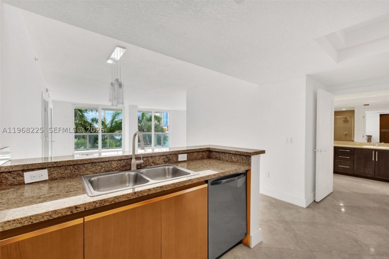 Condo for sale at Grand Venetian 403