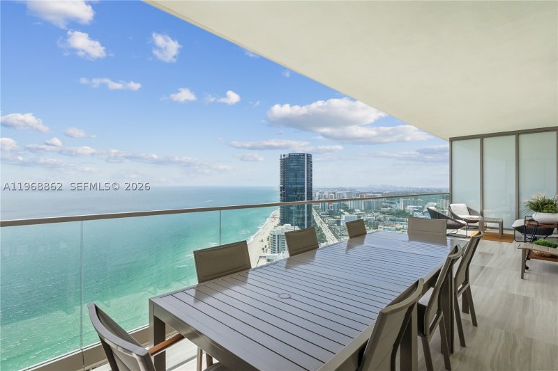 Alquiler de apartamento en Residences by Armani / Casa 4502