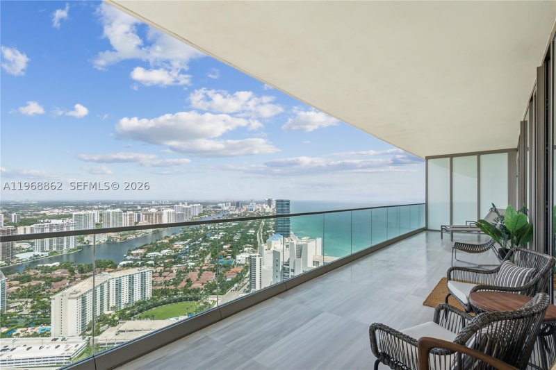 Alquiler de apartamento en Residences by Armani / Casa 4502