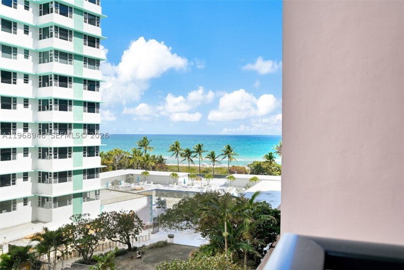 Condo for sale at The Alexander 714