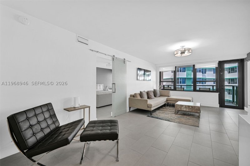 Condo for sale at The Alexander 714