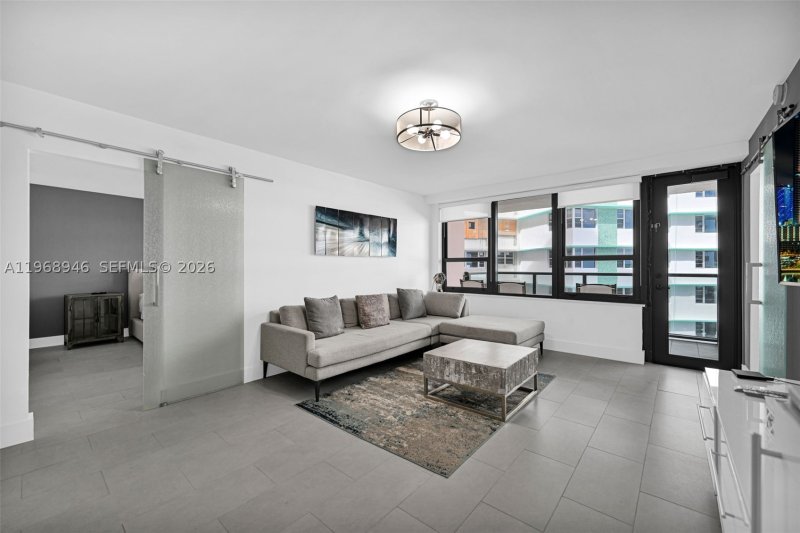 Condo for sale at The Alexander 714