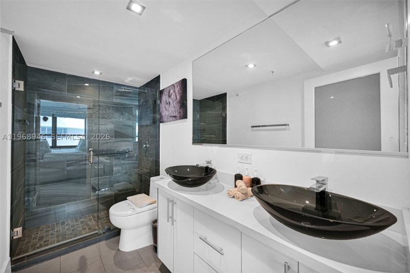 The Alexander Apt #714