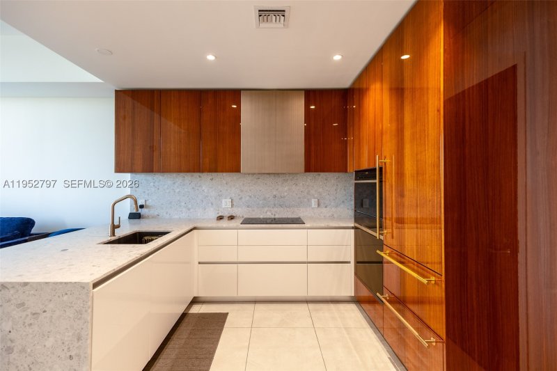 Comprar apartamento en MR. C Residences 612
