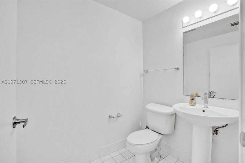 Condo for sale at Blue Condominium 1908