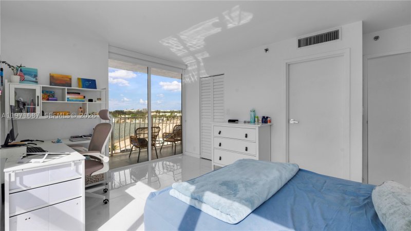Comprar apartamento en Grandview Palace 1011