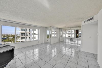 Comprar apartamento en Royal Ambassador 1215