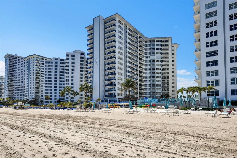 Condo for sale at Royal Ambassador 1215