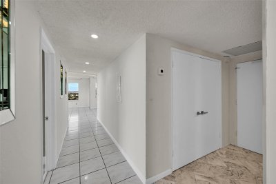 Comprar apartamento en Royal Ambassador 1215