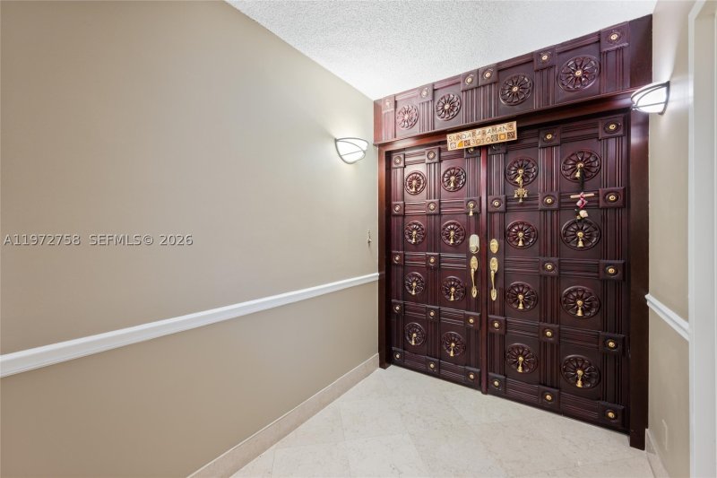 Condo for sale at Point of Americas 3009-10