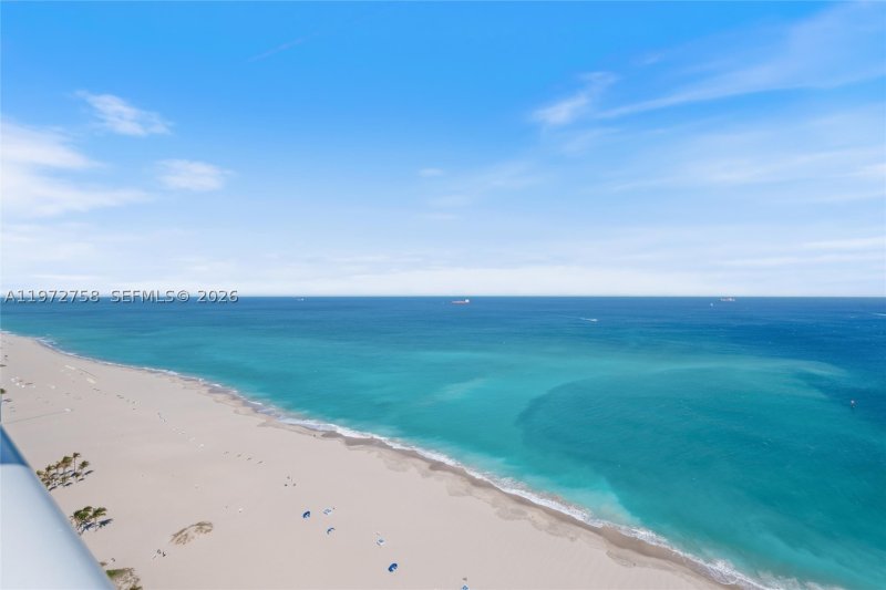 Condo for sale at Point of Americas 3009-10