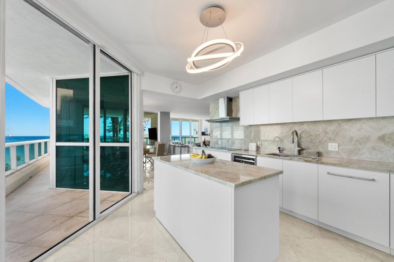 Condo for sale at Las Olas Beach Club 705
