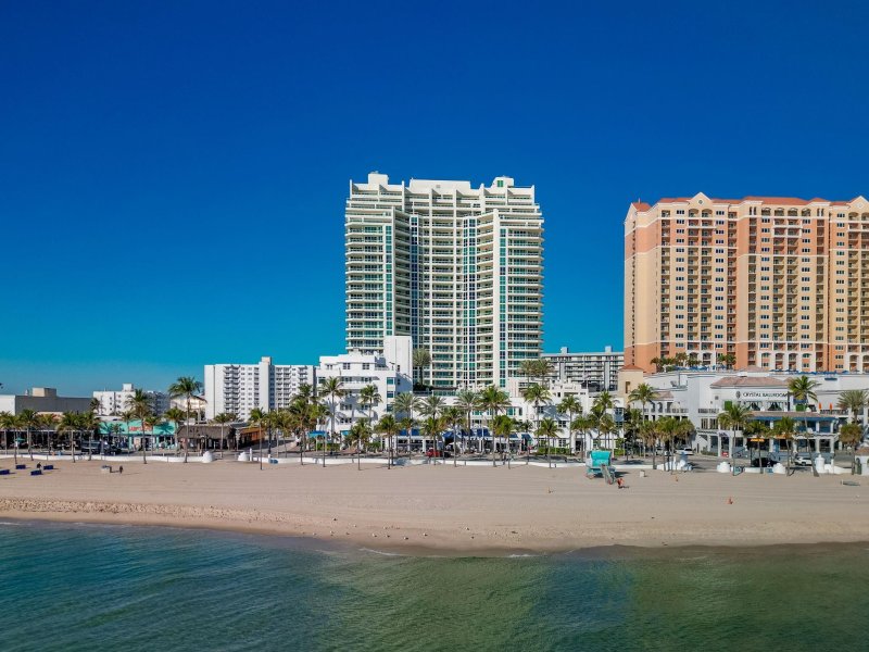 Condo for sale at Las Olas Beach Club 705