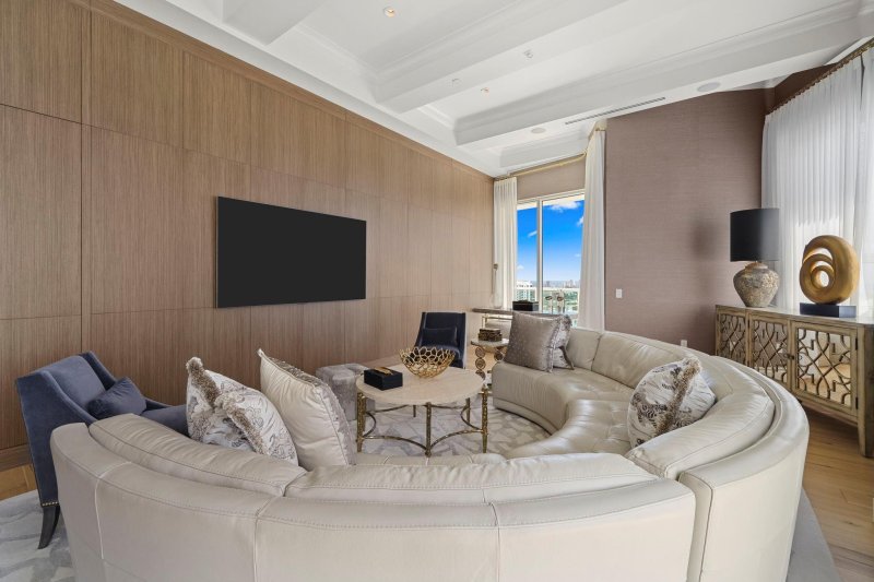 Condo for sale at 350 Las Olas Place GPH10