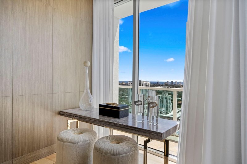 Condo for sale at 350 Las Olas Place GPH10