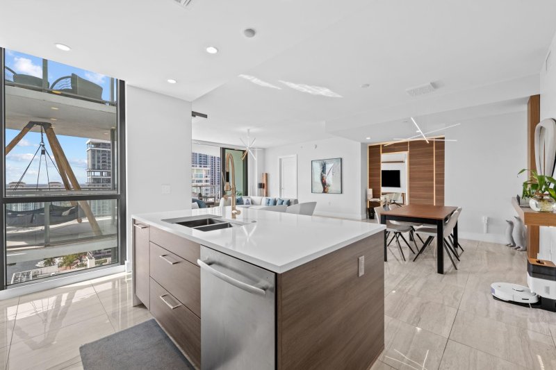 Condo for sale at 100 Las Olas 2404