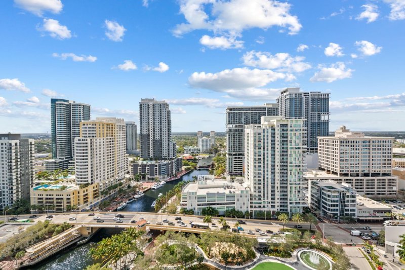 Condo for sale at 100 Las Olas 2404