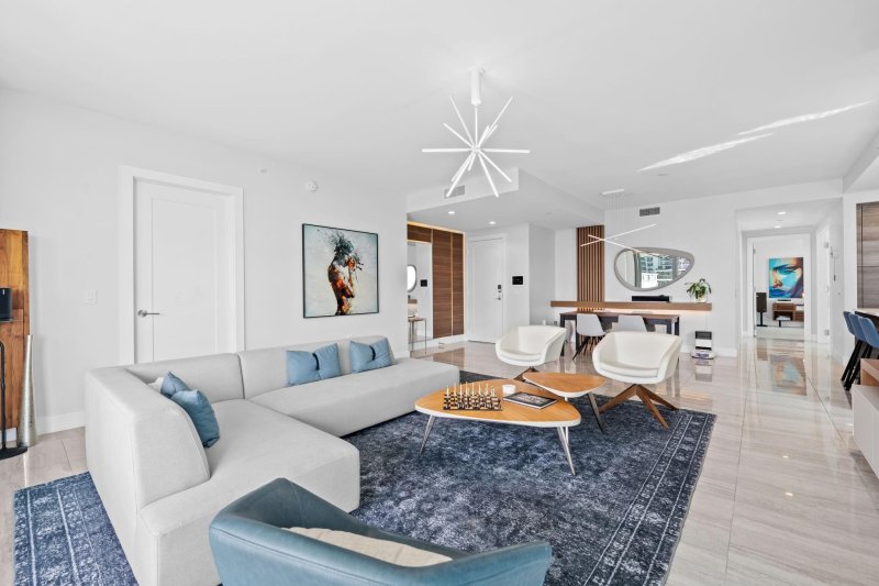 Condo for sale at 100 Las Olas 2404