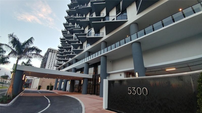 Condo for sale at 5300 Paseo 1603
