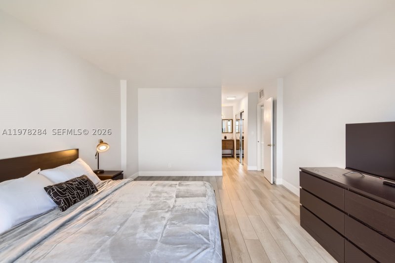 Apartment for rent at Hallmark of Hollywood 1818