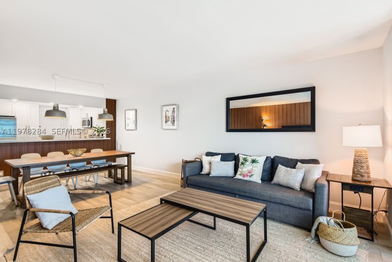 Apartment for rent at Hallmark of Hollywood 1818