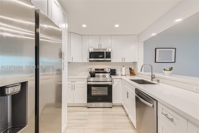 Apartment for rent at Hallmark of Hollywood 1818