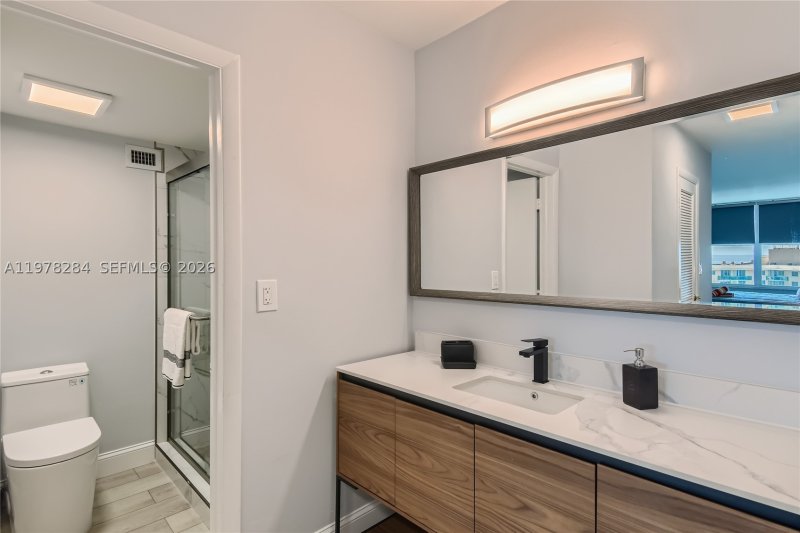 Apartment for rent at Hallmark of Hollywood 1818
