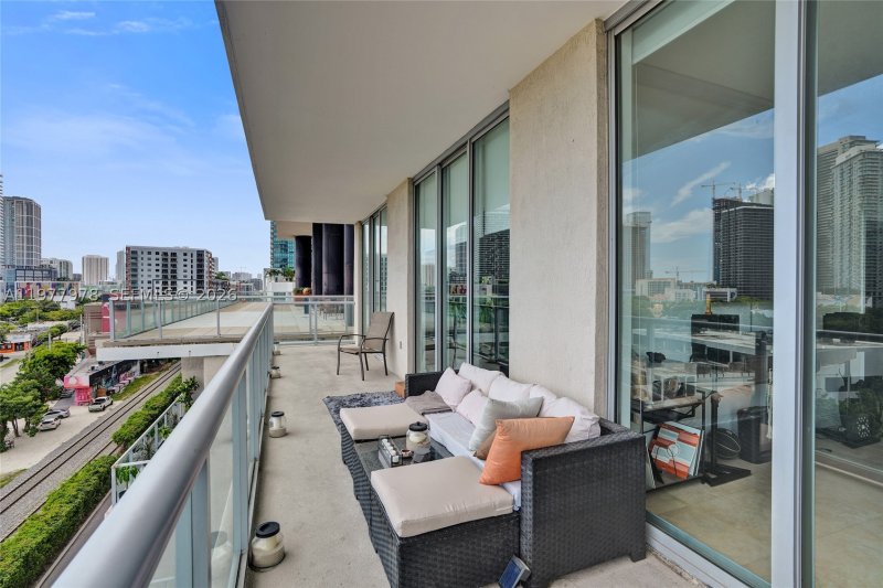 Condo for sale at Midtown Miami 2 H0708