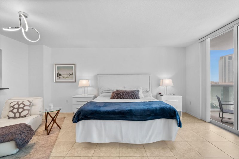 Condo for sale at Watergarden 1506