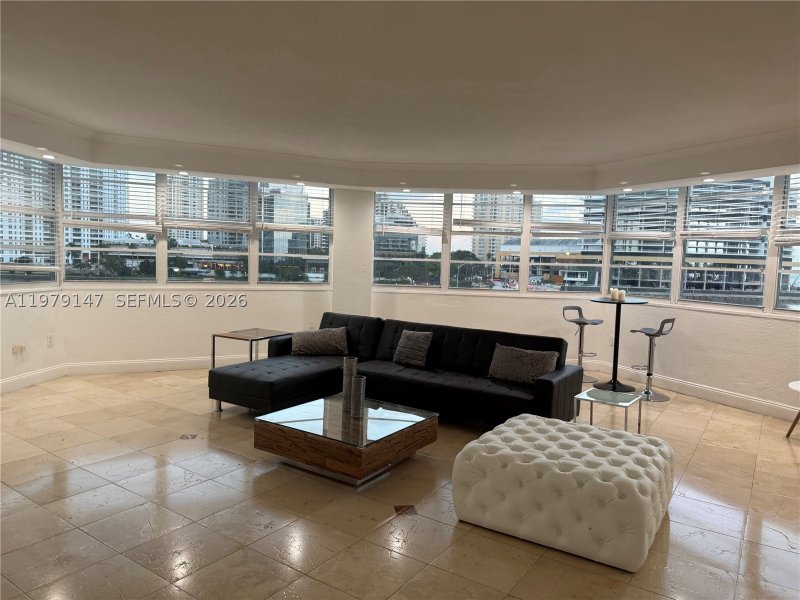 Apartment for rent at Four Ambassadors 470