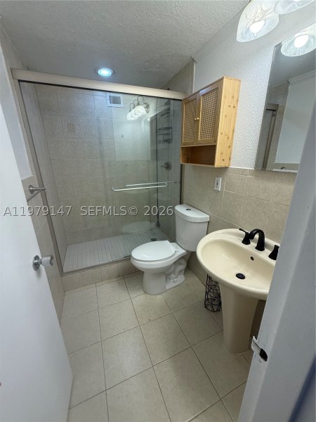 Apartment for rent at Four Ambassadors 470
