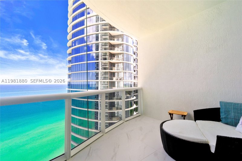 Comprar apartamento no Trump Tower Three 2606