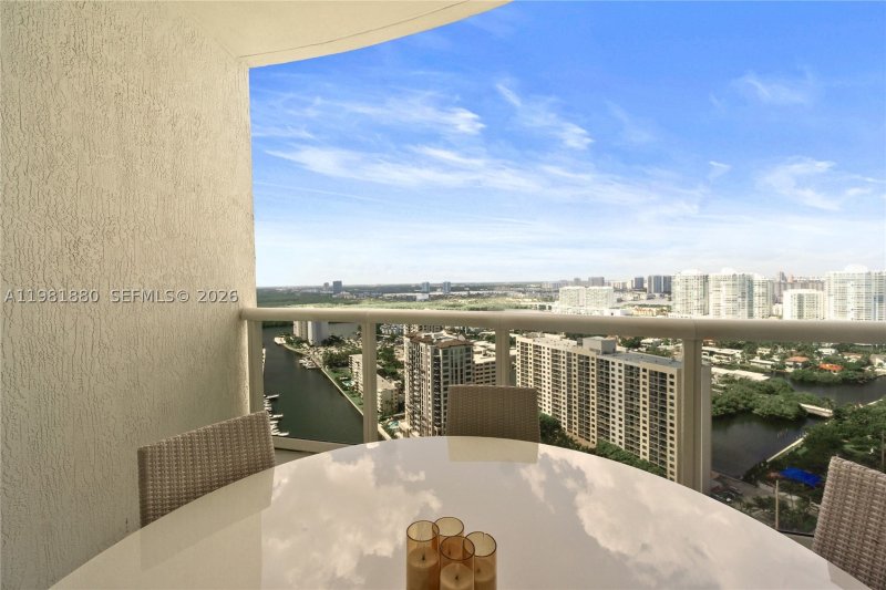 Comprar apartamento no Trump Tower Three 2606