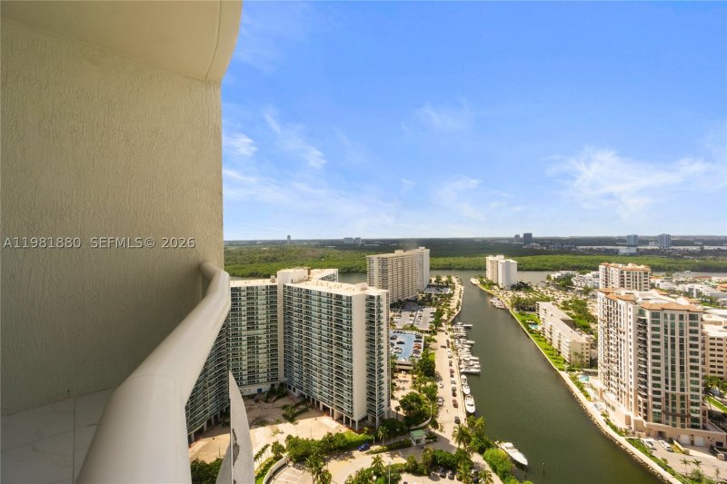 Comprar apartamento no Trump Tower Three 2606