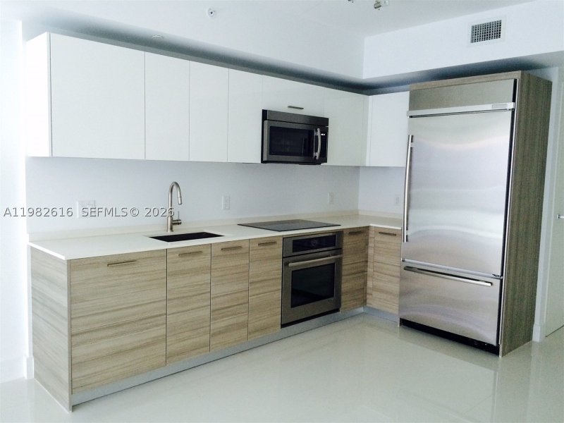 Apartment for rent at Brickell House Condo 1100