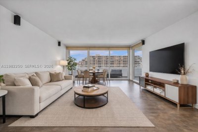 Commodore Club South Apt #1009