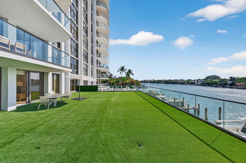 Condo for sale at Tower House 302