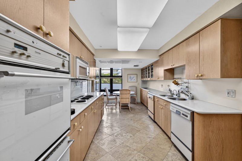 Condo for sale at Tower House 302