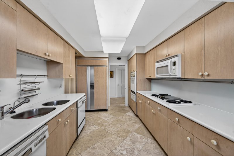 Condo for sale at Tower House 302