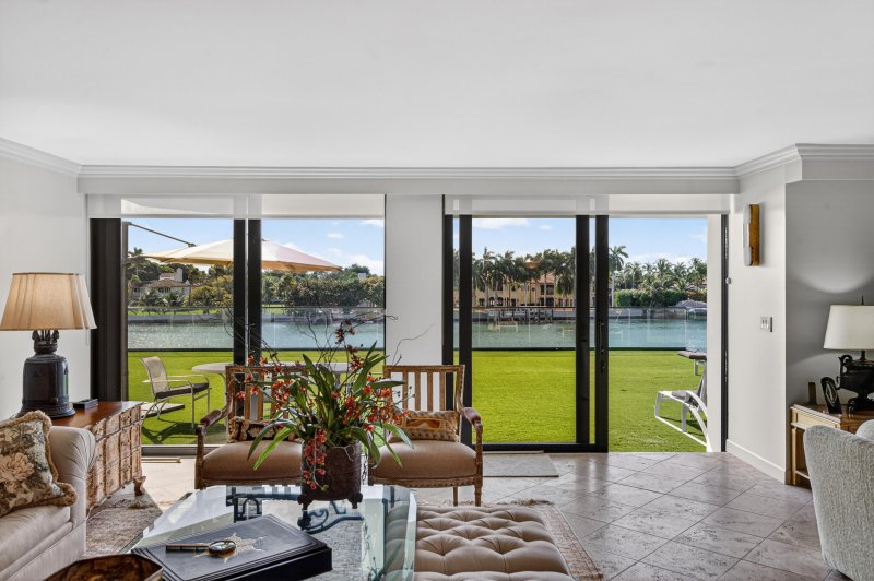 Condo for sale at Tower House 302