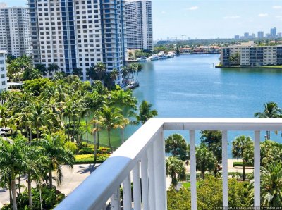 Aluguel de apartamento no Admirals Port Condos 905E